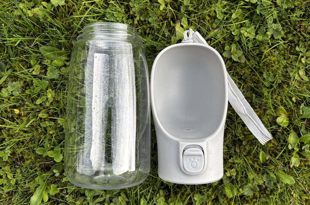 Gourde pour chien 550 ml dévissée en deux parties pour le nettoyage