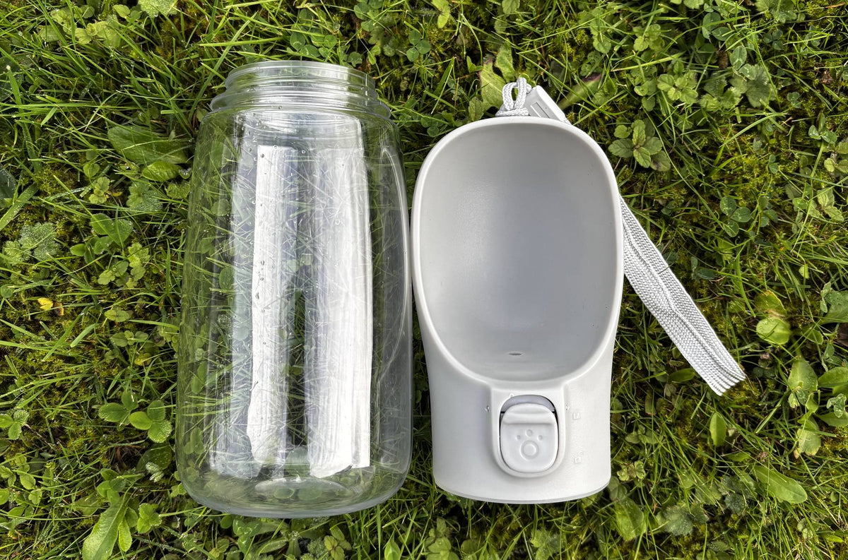 Gourde pour chien 550 ml dévissée en deux parties pour le nettoyage